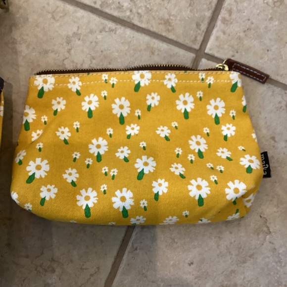 Maika  Commuter Tote plus free matching travel pouch - Picture 11 of 11